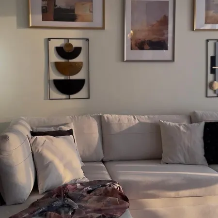 The Luxurious House Sea Front - *