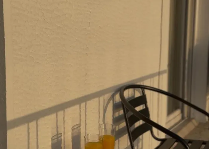 The Luxurious House Sea Front - *