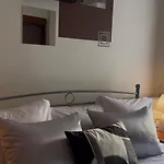 Apartment The Luxurious House Sea Front -