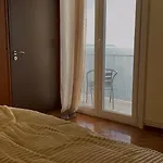 The Luxurious House Sea Front - Apartment