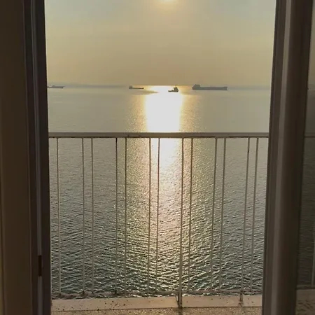The Luxurious House Sea Front - Appartamento *