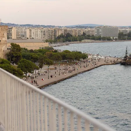 The Luxurious House Sea Front - *