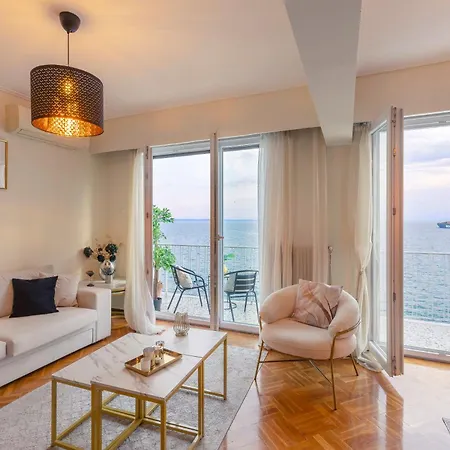 The Luxurious House Sea Front - *