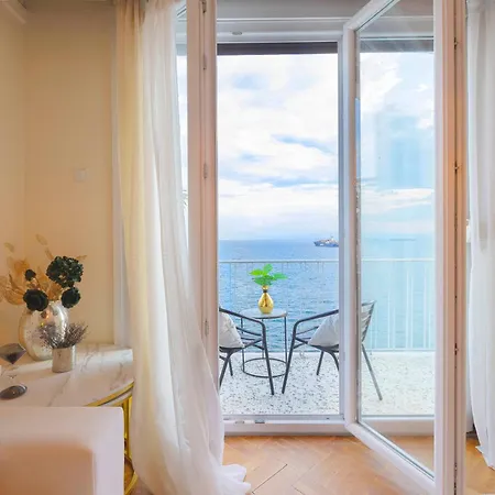 The Luxurious House Sea Front - Appartamento