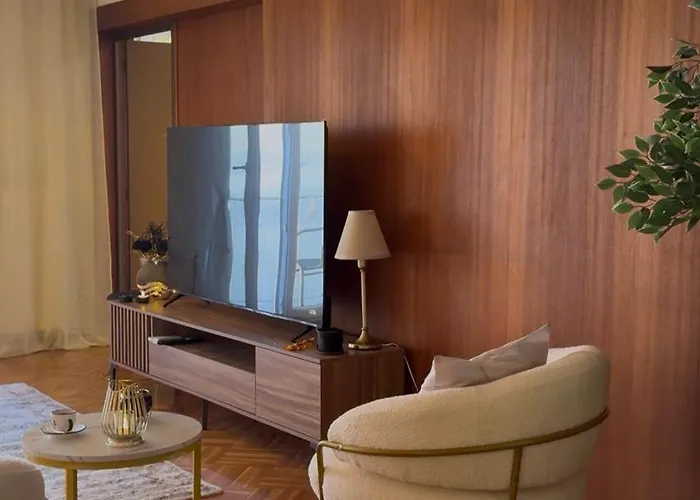 The Luxurious House Sea Front -